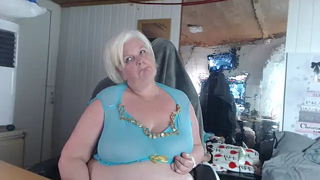 Snapshot of sexychazza16 chatting on October 16, 11:29 pm sexychazza16 online show from October 16, 11:29 pm
