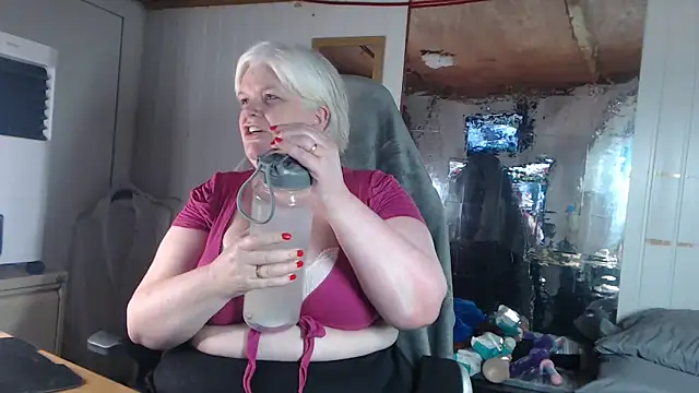 Snapshot of sexychazza16 chatting on September 8, 6:51 pm sexychazza16 online show from September 8, 6:51 pm
