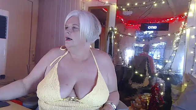 sexychazza16 online show from December 17, 9:30 pm