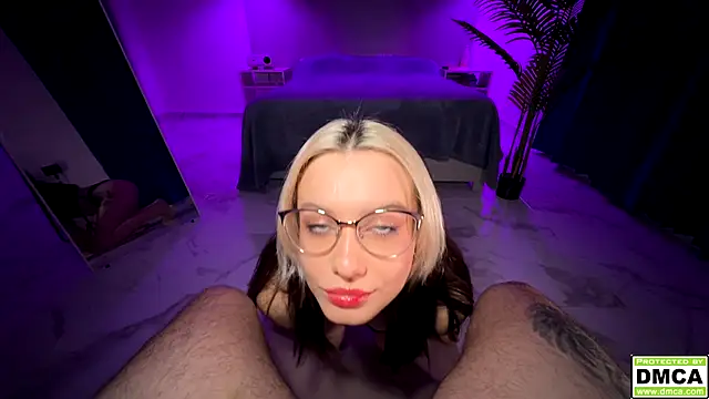 Snapshot of _blowjob_queen chatting on October 12, 1:41 am blowjob queen online show from October 12, 1:41 am