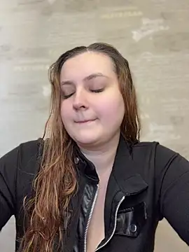 CandyShoopp online show from April 23, 7:05 am