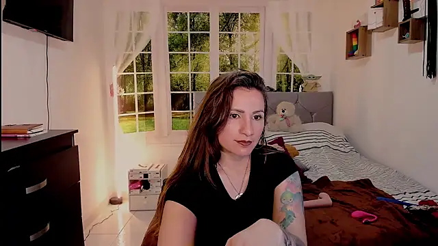 vanessabrown  online show from June 12, 7:55 pm