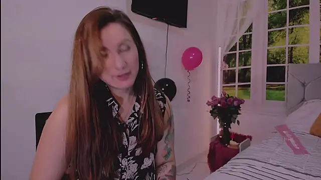 vanessabrown  online show from April 21, 3:41 pm