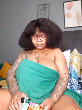 Snapshot of PearlSexxy69 chatting on October 13, 9:23 am PearlSexxy69 online show from October 13, 9:23 am