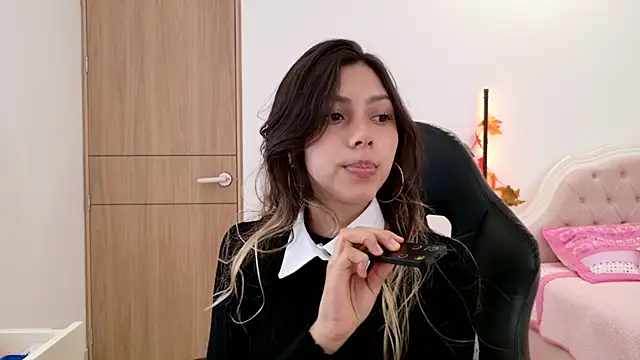 Snapshot of MissBecka_ chatting on October 4, 1:33 am MissBecka online show from October 4, 1:33 am