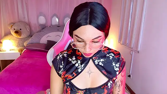 Lyna love online show from October 15, 8:33 pm