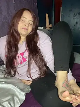 Queen CamiXO online show from April 24, 1:14 pm