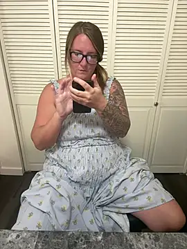 Lizzyloo online show from April 19, 7:16 pm