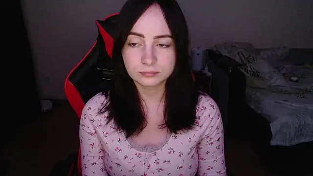 Laralianna online show from November 1, 5:50 pm