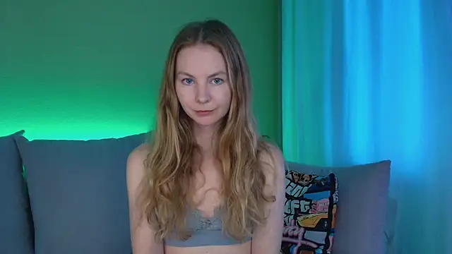 Cuddle Cat online show from February 9, 1:46 pm