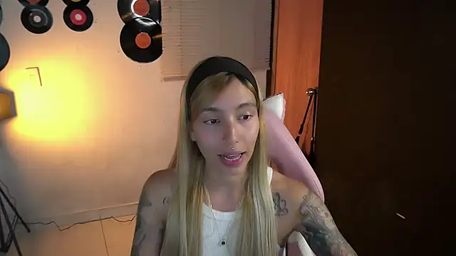 Saucy Jenn online show from April 26, 4:21 am