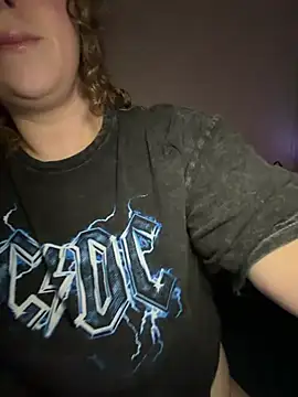 EmmieRae online show from March 10, 7:45 am