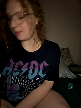 EmmieRae online show from October 17, 6:49 am