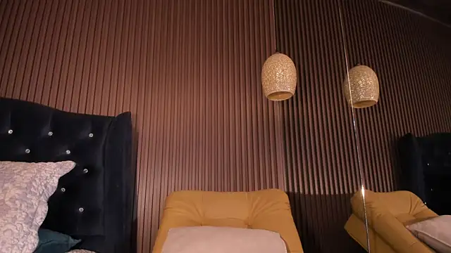 JuliaDawson  online show from April 22, 2:52 am