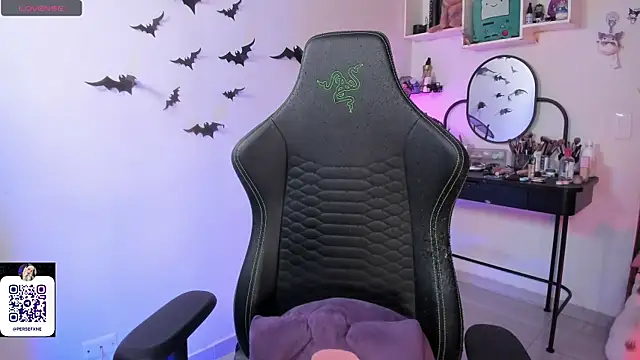 damnliciousss online show from January 10, 12:04 am