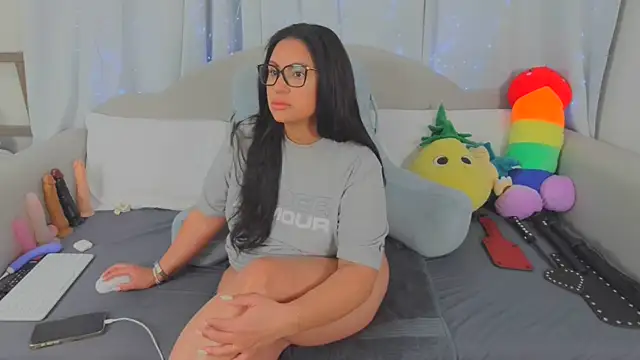 MeghanXO online show from April 21, 2:02 pm