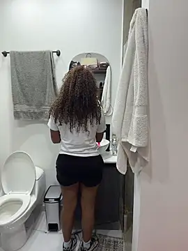 stormyy  online show from April 18, 9:58 pm