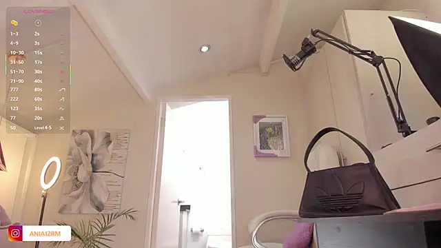 catalinasaiz online show from September 15, 2:03 pm