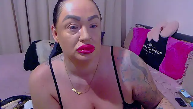 BustyVicky online show from April 10, 9:32 pm