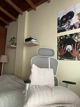 GabriSaenz online show from April 28, 1:04 pm