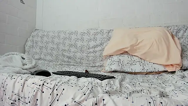 skinnyandcute online show from April 23, 2:52 am