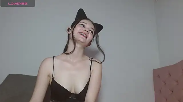 Snapshot of emily_littesweet chatting on October 25, 11:11 pm emily littesweet online show from October 25, 11:11 pm