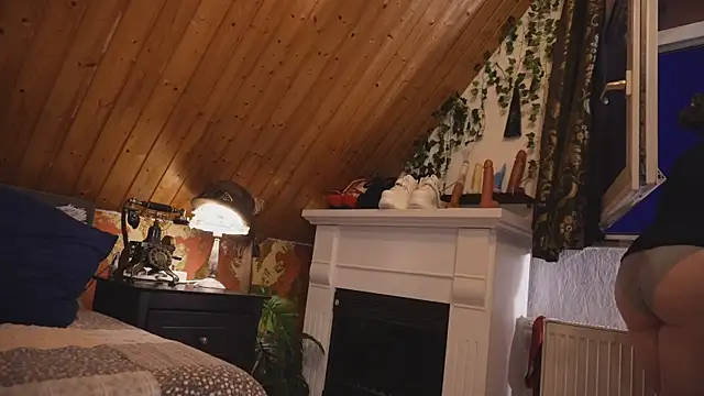 TessaWinter online show from February 4, 5:05 pm