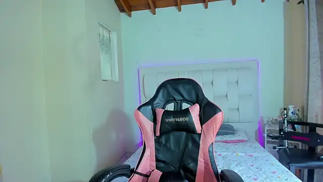 shanakendall online show from April 15, 2:39 pm