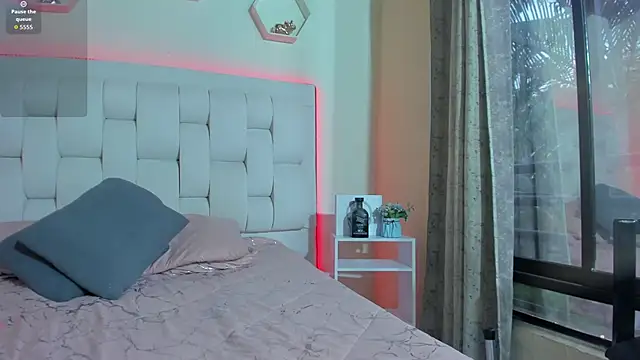 shanakendall online show from December 18, 2:33 pm