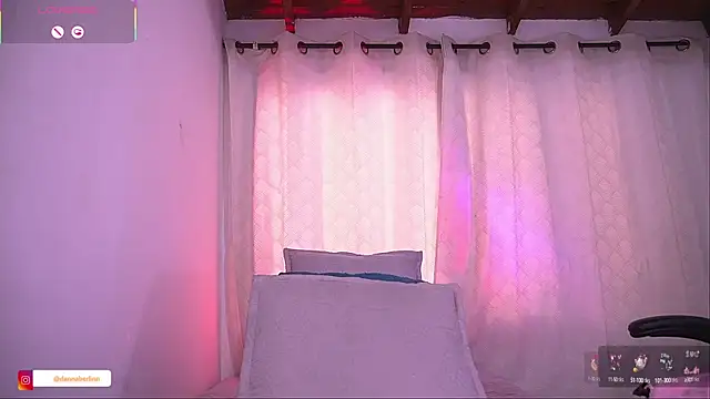 Snapshot of danna_berlin_ chatting on October 9, 8:13 pm danna berlin online show from October 9, 8:13 pm