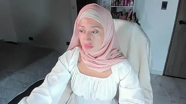 adila anich online show from March 7, 1:01 am