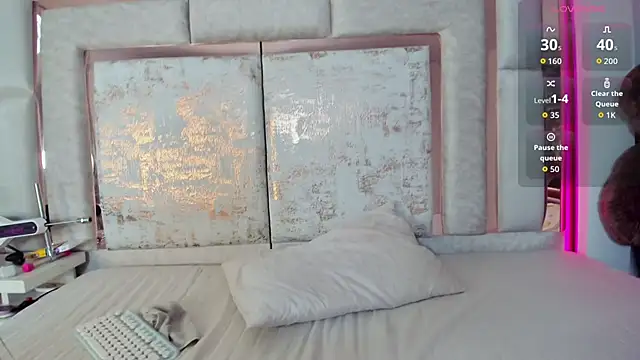 kimjonnes01 online show from November 2, 5:00 am