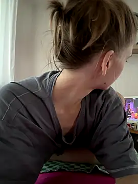 Snapshot of LeyaJohnson chatting on September 11, 2:39 pm LeyaJohnson online show from September 11, 2:39 pm