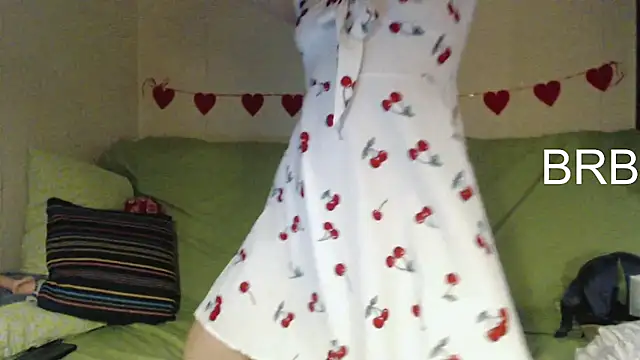 mmmPinUpGirl online show from March 18, 7:08 pm