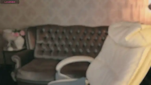 Daphne Moss online show from April 19, 12:49 pm