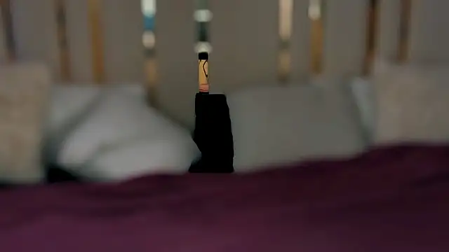 Daphne Moss online show from April 26, 3:32 pm