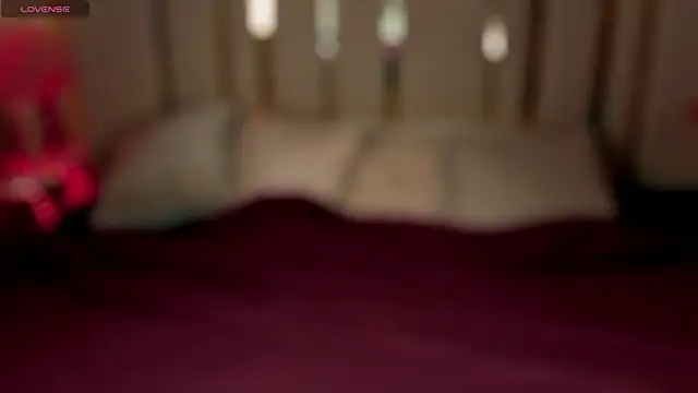 Daphne Moss online show from March 31, 1:22 pm