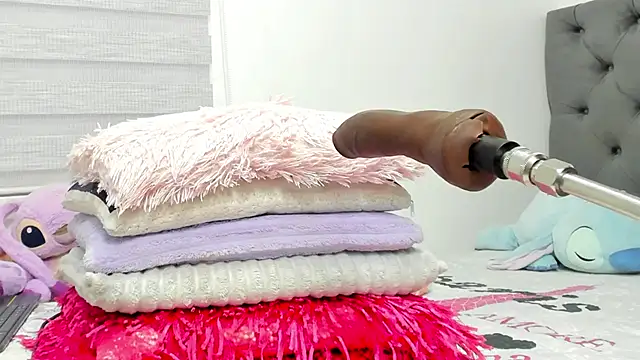 Elizabeth 18  online show from April 24, 3:20 am