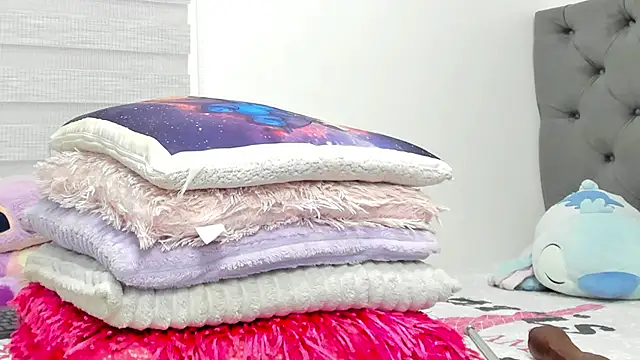 Elizabeth 18  online show from April 26, 3:26 am