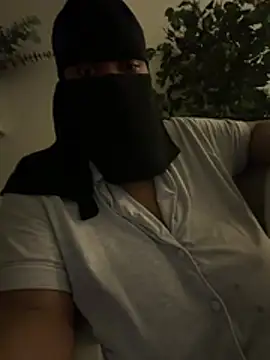 Submissive Arab online show from May 18, 11:55 pm