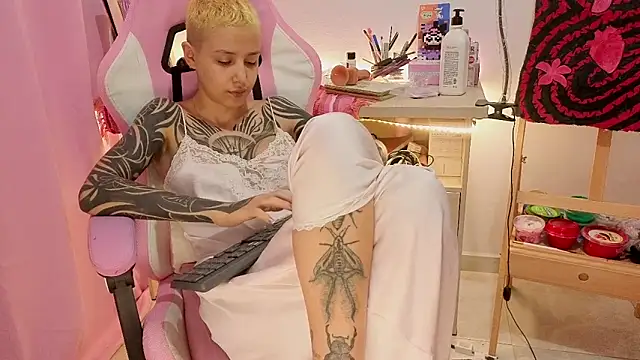 goddess vee  online show from April 25, 11:35 pm