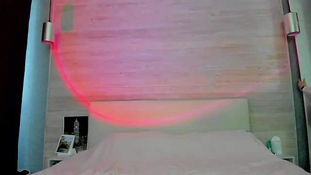 molly hunt  online show from April 24, 3:31 am