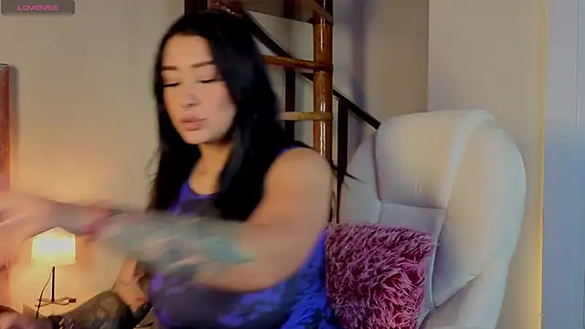  kelly hous36 online show from April 27, 1:19 pm