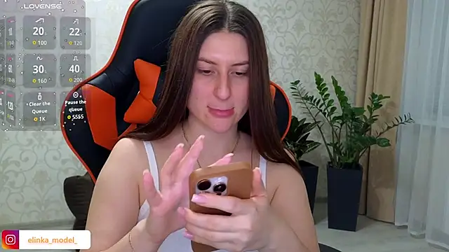 Elishka  online show from October 2, 7:30 pm