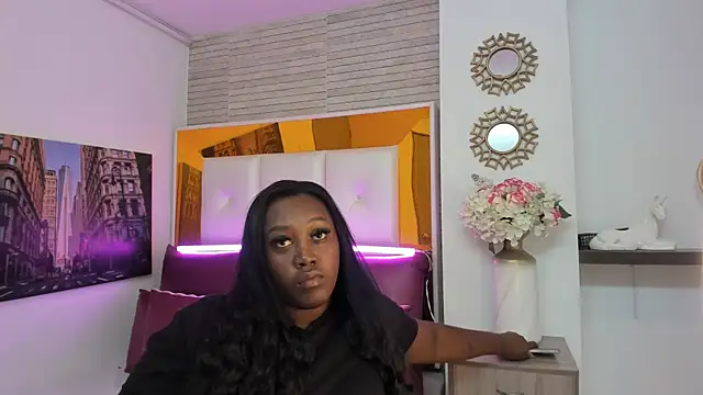 ShaniaBrownn online show from December 2, 7:38 pm