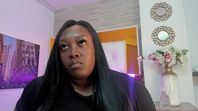 ShaniaBrownn online show from November 4, 8:03 pm