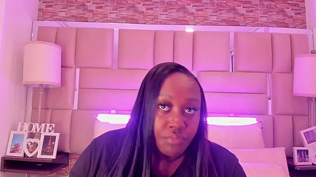 ShaniaBrownn online show from January 7, 7:50 pm