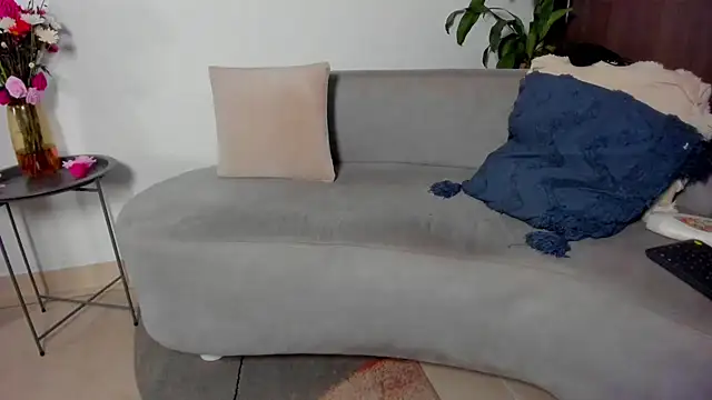 sweet mia23 online show from February 16, 8:14 am