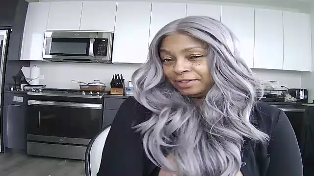MSweetLindaParks online show from July 18, 8:44 pm