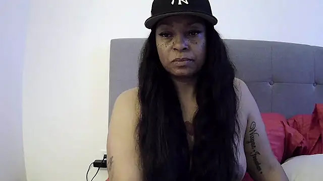 MSweetLindaParks online show from June 11, 12:20 am